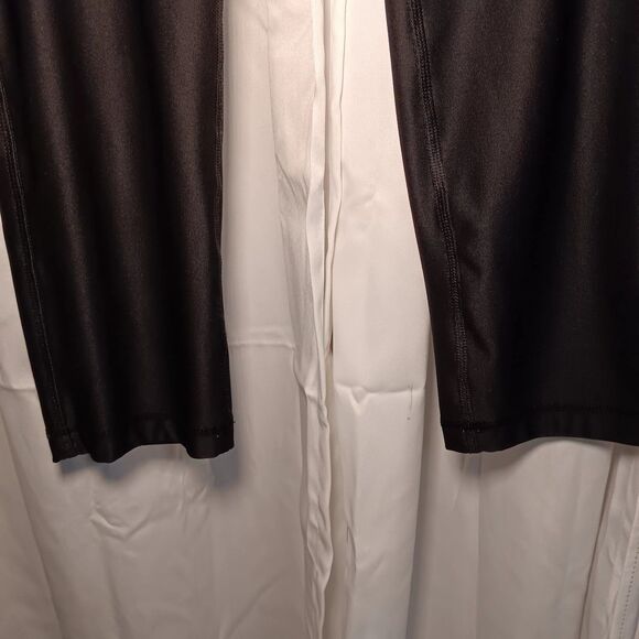 Vogo Athletica Black With Multi Color Waist Band SZ S Capri  Moisture Wicking - Picture 4 of 8